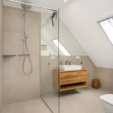 Apartment Muuske, Neu, Og Mit Balkon & Zwei Baedern Greetsiel