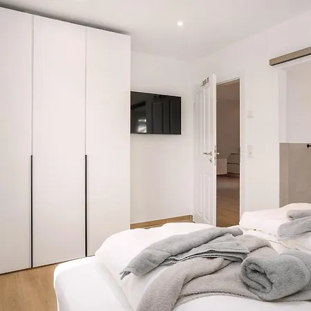Muuske, Neu, Og Mit Balkon & Zwei Baedern