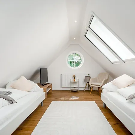 Muuske, Neu, Og Mit Balkon & Zwei Baedern Greetsiel