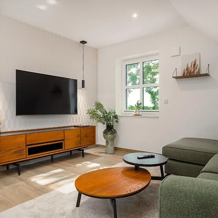 Muuske, Neu, Og Mit Balkon & Zwei Baedern Greetsiel