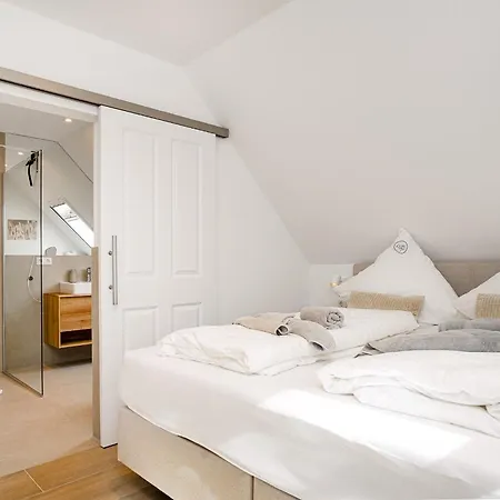 Apartment Muuske, Neu, Og Mit Balkon & Zwei Baedern